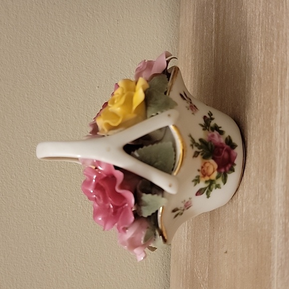Vintage Other - Old Country Roses basket
